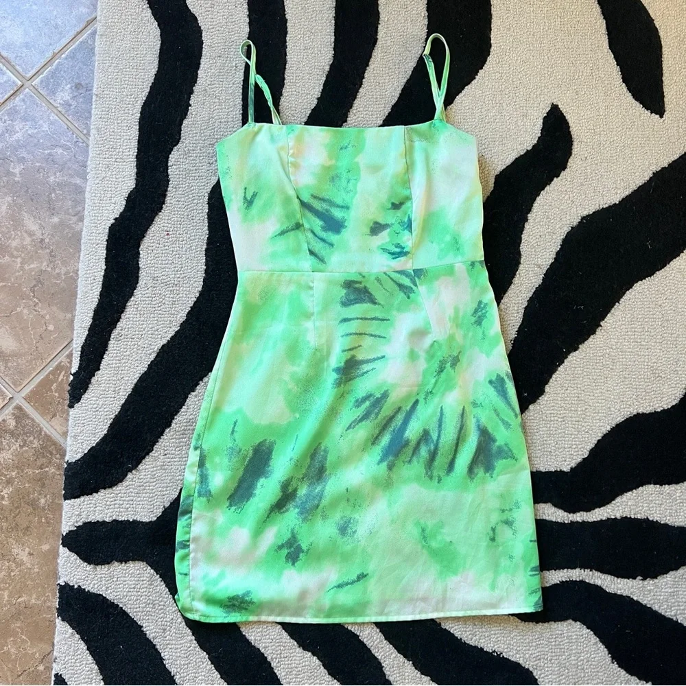 LAST CHANCE Nasty Gal Green Tie Dye Mini Dress - Picture 4 of 10